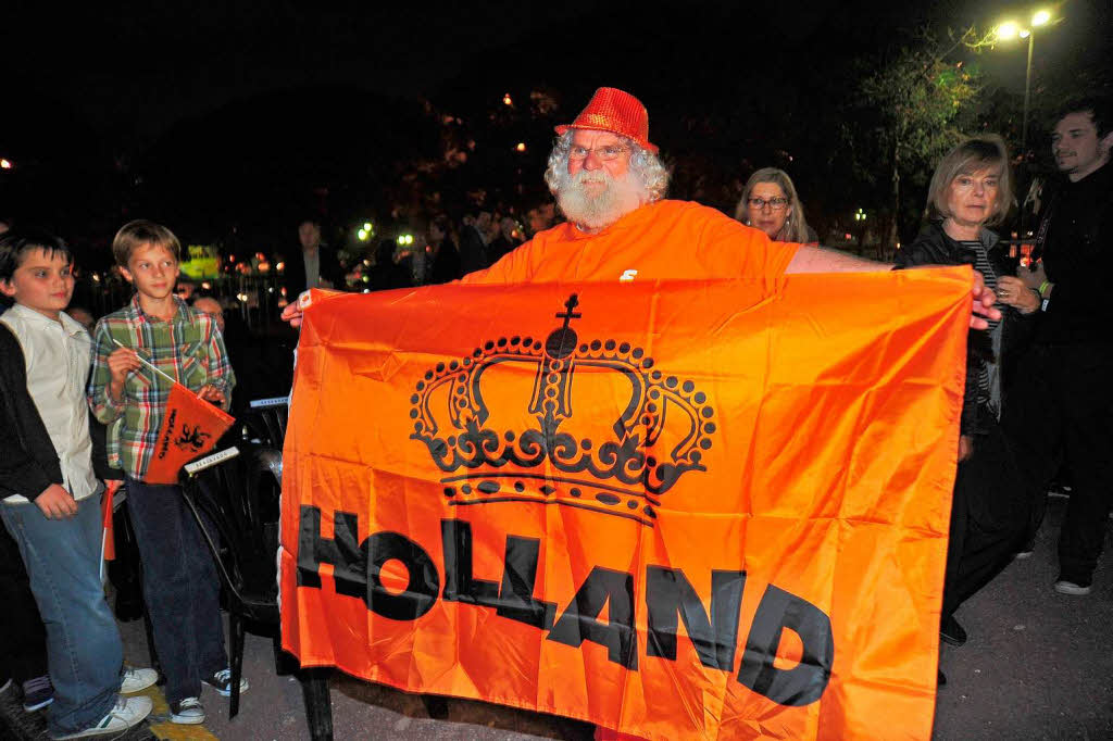 Straen voller Royalisten: Amsterdam am Tag des Thronwechsels