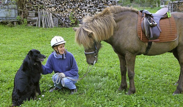 Pferdeliebhaberin Priska Rostek kmmer...iere: Sie hat auch zwei Pflegekinder.   | Foto: privat