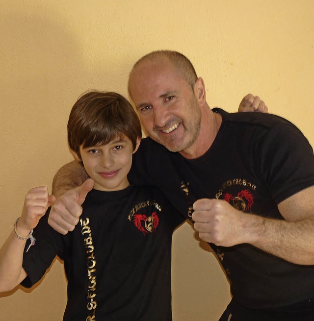 Dario Costanzo mit seinem Kickbox-Trainer Karl Jawhari   | Foto: privat