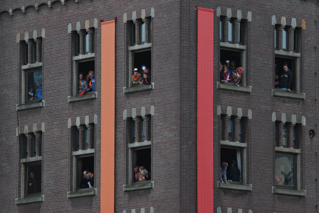 Straen voller Royalisten: Amsterdam am Tag des Thronwechsels