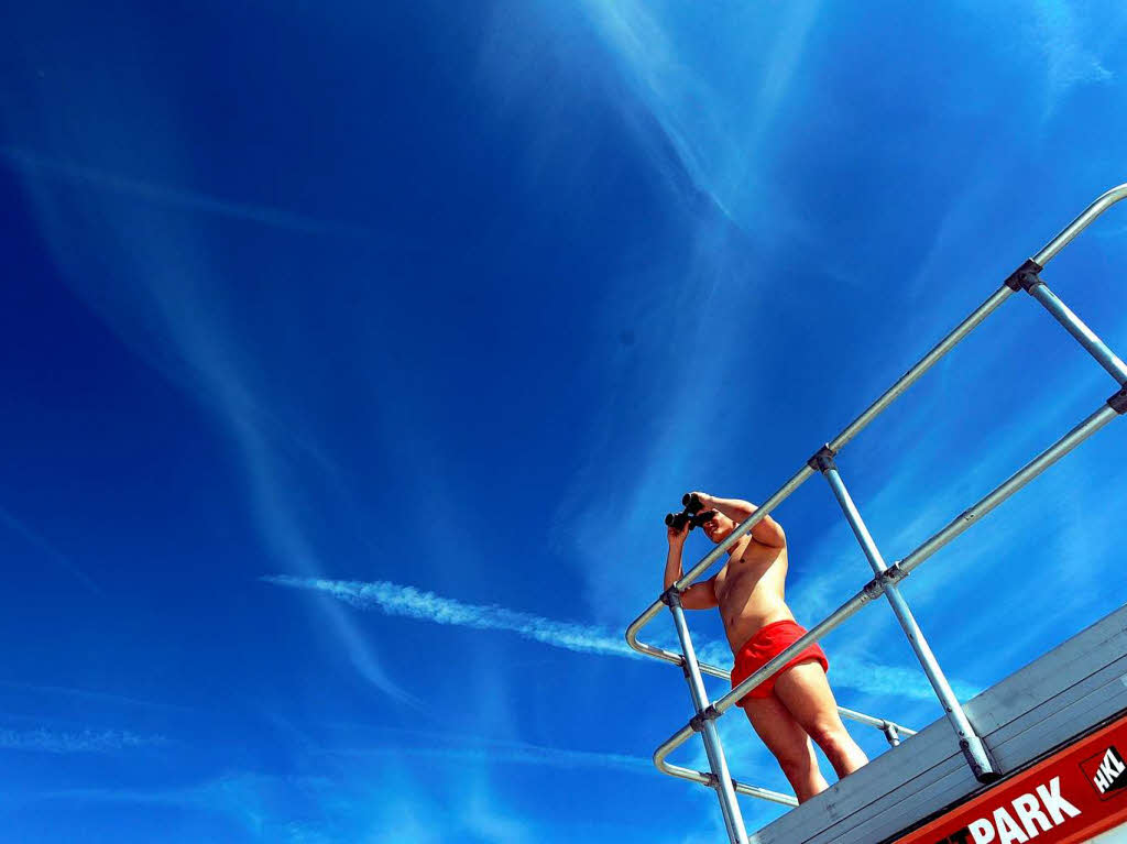Insgesamt werde die Hose wieder knapper. „Lange waren die sogenannten Surfer-Shorts populr“, sagt Andr Bangert, Redakteur fr Herrenmode bei der Fachzeitschrift „Textilwirtschaft“. Nun verschiebe sich das Ende des Hosenbeins nach oben.
