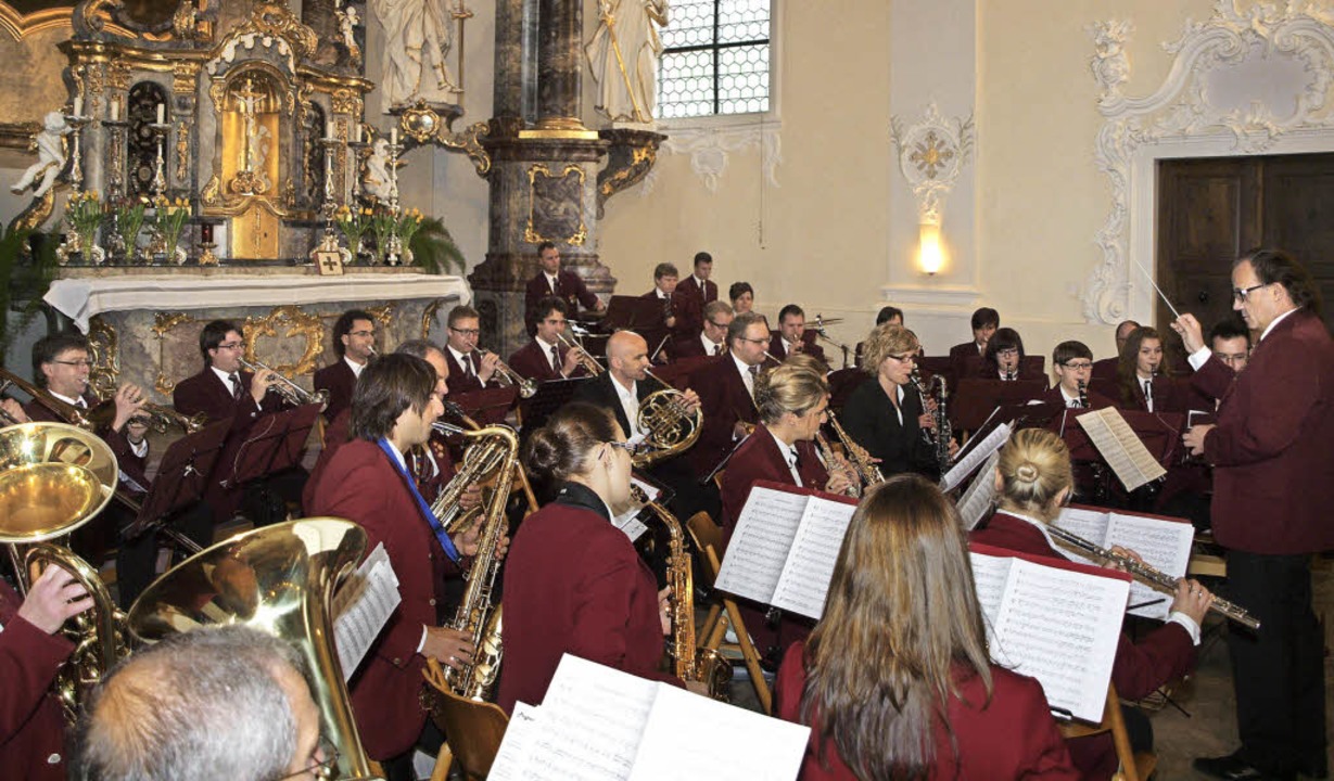 Das Orchester der Stadtkapelle Herbolzheim unter der Leitung von Wolfgang Peter.  | Foto: Michael Haberer