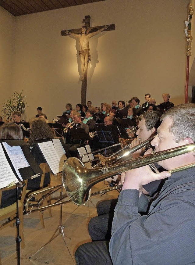 Die Symbiose ist geglckt: Das Kirchen...reins und DaChor fand groen Anklang.   | Foto: Heidrun Simoneit