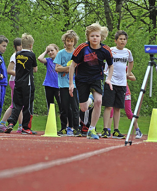 Auf zum 20-Meter-Sprint durch die Lichtschranke.  | Foto: REBECCA KIEFER