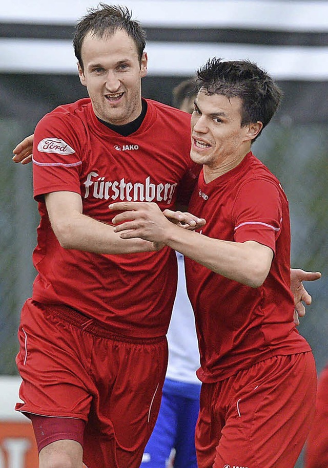 Tanz in den Mai:  Enes Sovtic (links) ...rn fr Bahlingen im Pokal-Halbfinale.   | Foto: patrick seeger