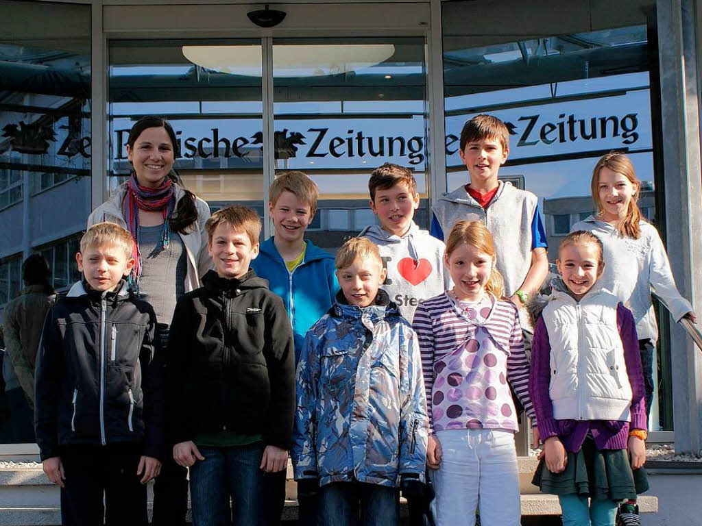 Die Klasse 4 der Grundschule Stegen-Eschbach mit ihrer Lehrerin Frau Amelie Husson