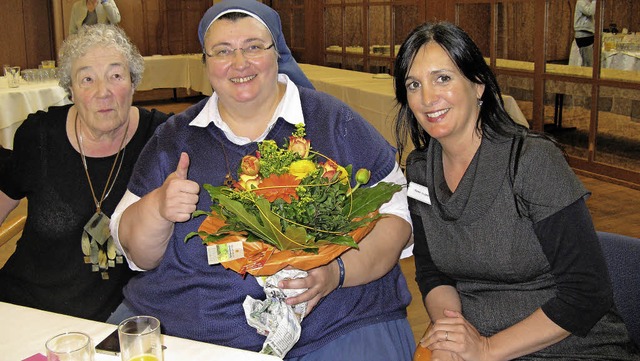 Freuen sich ber das gelungene Frauenf...r Teresa, Marina La Spina (von links).  | Foto: Dorothee Mller-Barbian