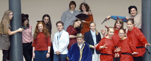 Die Mitglieder der Theater-AG (Knigsh..., Ruber und Teufel) bei einer Probe.   | Foto: hansjrg Haaser