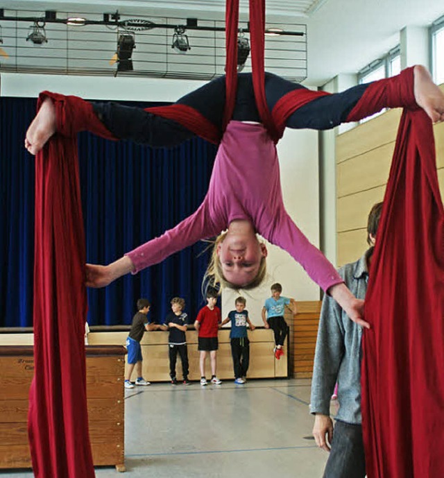 Chantal beherrscht die akrobatischen K...jungen Artisten ber ihre Mitschler.   | Foto: Christian John
