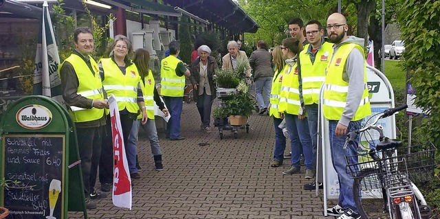 Die streikenden Dehner-Beschftigten s... bei Kunden durchaus auf Verstndnis.   | Foto: Stein