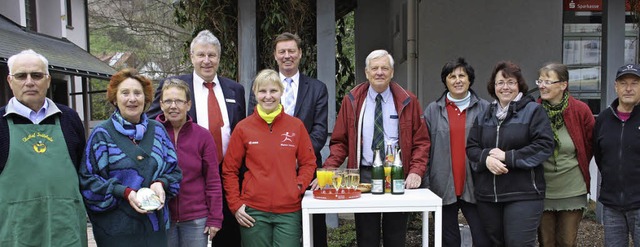 Eine frhliche Runde hatte sich zusamm...e Marktsaison in Todtmoos zu erffnen.  | Foto: Andreas Bhm