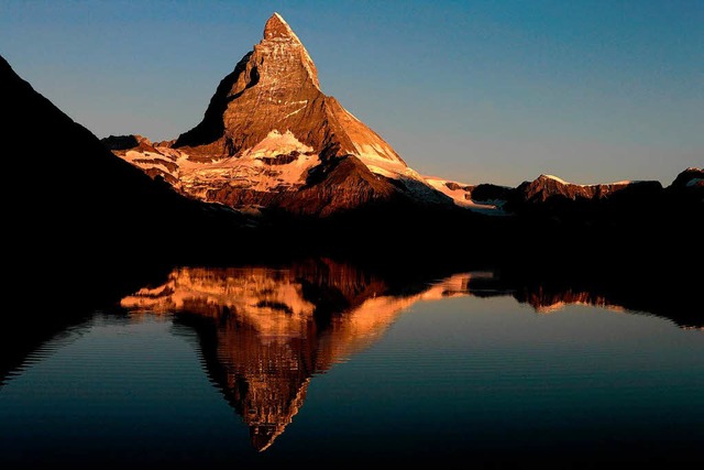 Doppelt schn: Das Matterhorn im milden Abendlicht  | Foto: PR