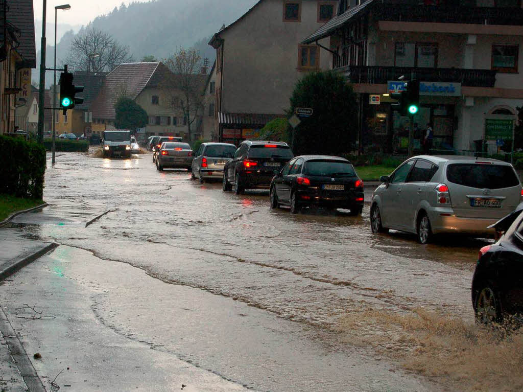 Unwetter in Winden, Ortsdurchfahrt Niederwinden