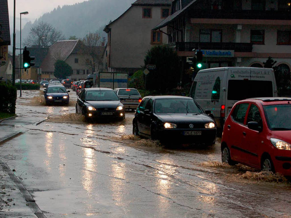 Unwetter in Winden, Ortsdurchfahrt Niederwinden