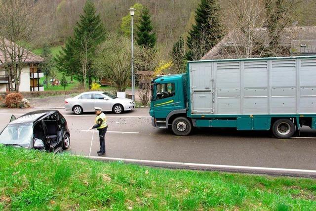 Wendemanver fhrt zu schwerem Unfall