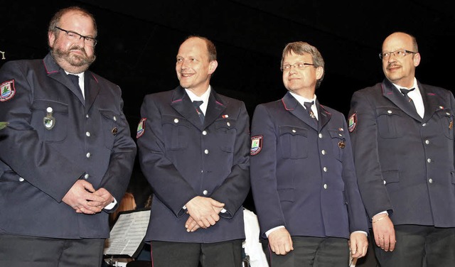 Silberne Feuerwehrehrenabzeichen des L... Roser, Uwe Schlenker und Bernd Held.   | Foto: Eva Korinth