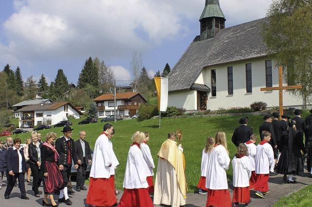 Auf dem Wagen kam die Kapelle in den Ort