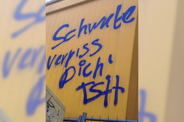 Entsetzen über „Kauft nicht bei Schwab'n“-Graffitio