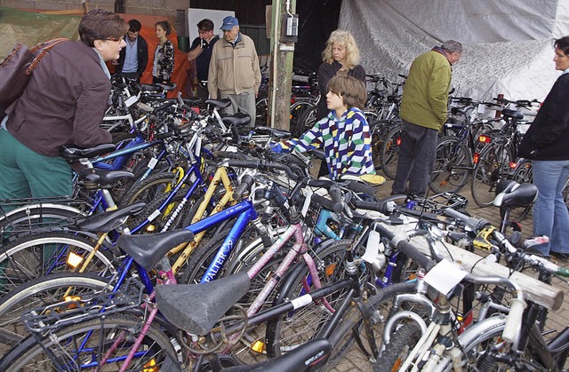 84 Fundrder kamen in Kenzingen unter den Hammer.   | Foto: Haberer