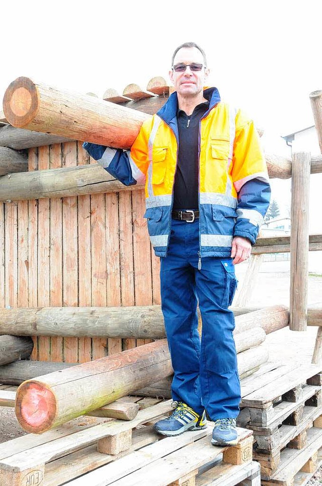 Bauhofleiter Ralf Stadler und seinem T...Ende des Winters die Arbeit nicht aus.  | Foto: Robert Bergmann