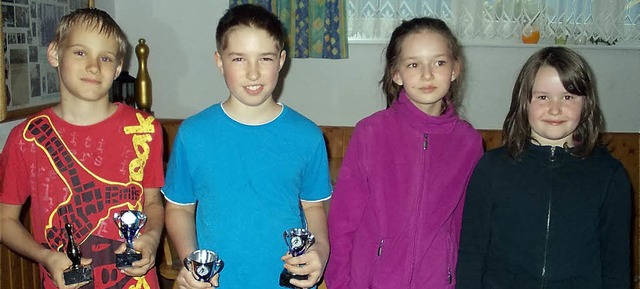 Die jugendlichen Paarlaufteilnehmer (v...r, Maike Waldkircher und Karina Gampp.  | Foto: Norbert Kriegl
