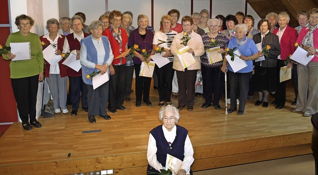 Ehrungen fr 30 und bis zu 67 Mitglied...gmorgen fr 32 Frauen im Kurhaus aus.   | Foto: Marion Pfordt