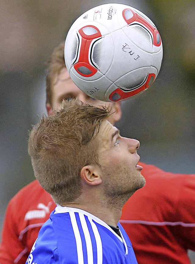 Ball-Jongleur: Nico Benz steuerte in  ...Tore zum 3:1-Sieg des FC Neustadt bei.  | Foto: Patrick Seeger