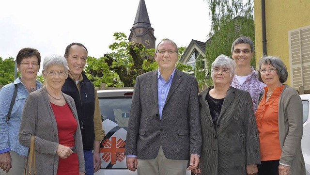 Mitglieder des AK  Caritas und Soziale...ks, Diakon Ralf Ochs, Marga Hitzfeld.   | Foto: Trenz