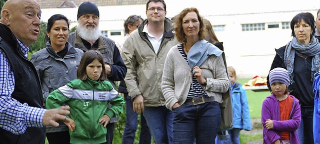 Naturfhrer Udo Bornkessel (links) und...ormierten ber das Schulgartenprojekt   | Foto: Edgar Steinfelder