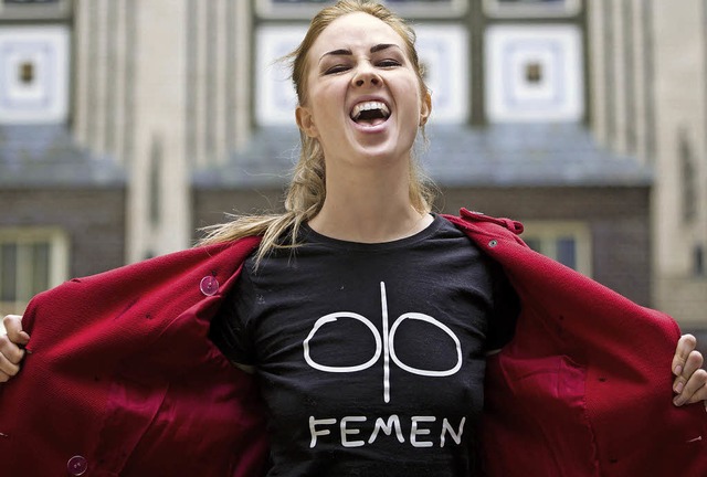 Die Femen-Aktivistin Alexandra Schewts...gen Russlands Premier Wladimir Putin.   | Foto: Dpa