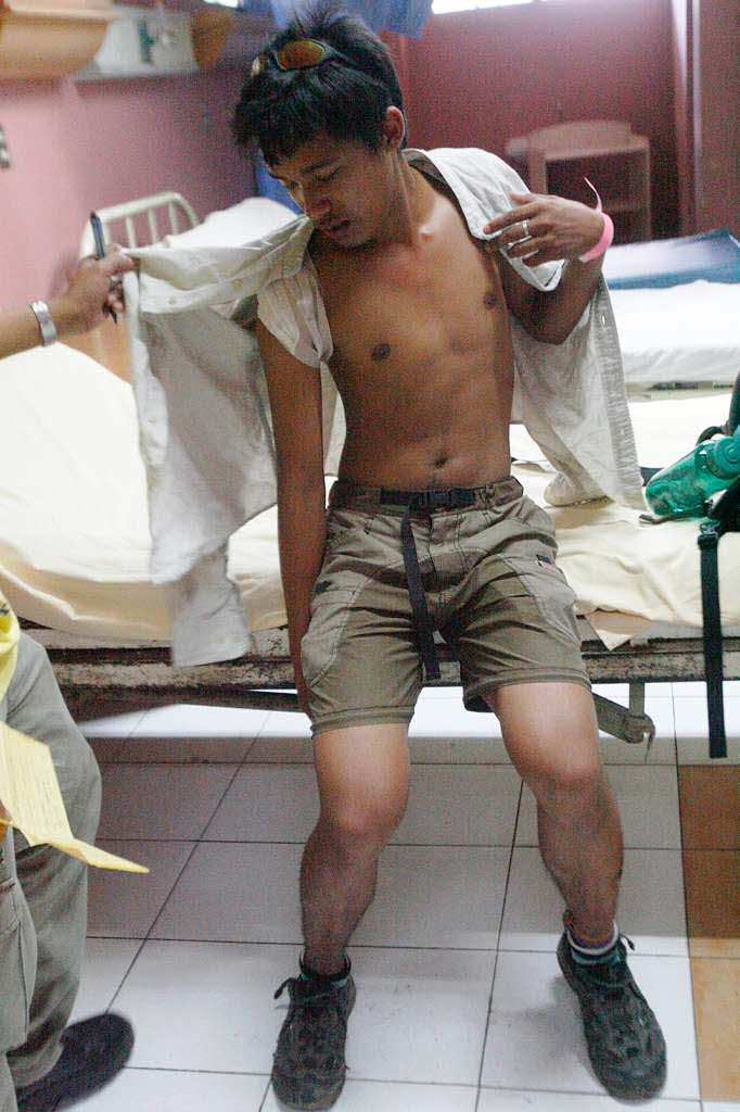 Kenneth Jesavala nach der Behandlung. Riesige Felsbrocken strzten beim Unglck am Mayon die Hnge hinab