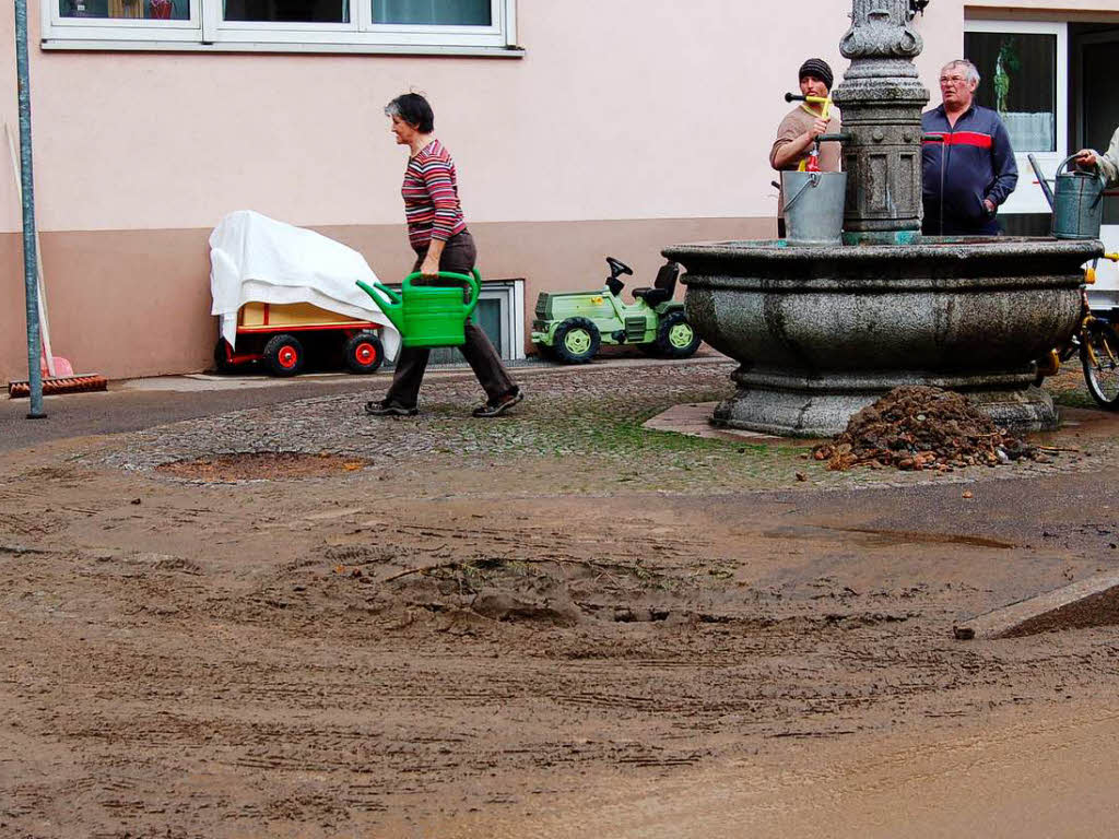 Aufrumarbeiten in Elzach nach dem schweren Unwettern