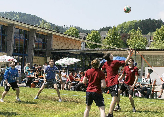 Hoch her ging&#8217;s auch beim Volleyballturnier.   | Foto: heidi fssel