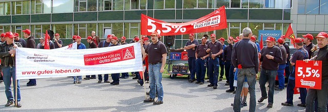 Einstndiger Warnstreik bei der Firma Zahoransky in Todtnau-Geschwend.  | Foto: Ulrike Jger