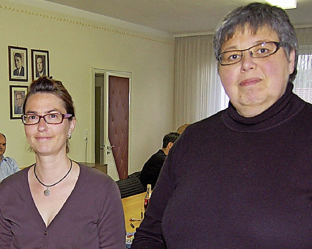 Ramona Steinke (links) folgt auf Brigi...als Karsauer Verwaltungsmitarbeiterin.  | Foto: Vollmar
