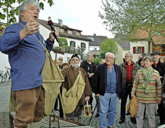 Hans Brogle fhrte durch Stetten und e...von der Vergangenheit des Stadtteils.   | Foto: Britta Wieschenkmper