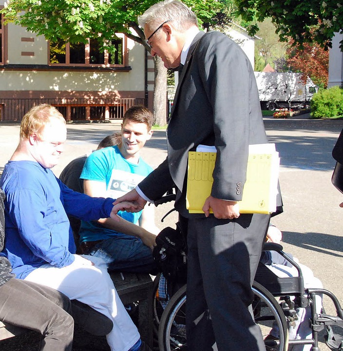 Vllig normal: Hubert Hppe (rechts) b...en mit Behinderung im St. Josefshaus.   | Foto: Ralf Staub