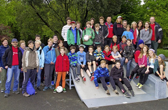 Die D-Jugendspieler des SV Grafenhause...chen Partnerstadt herzlich empfangen.   | Foto: Dieckmann