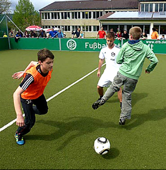 Jugendliche beim integrativen Fuballturnier der  Zarduna-Schule.   | Foto: M. Rombach