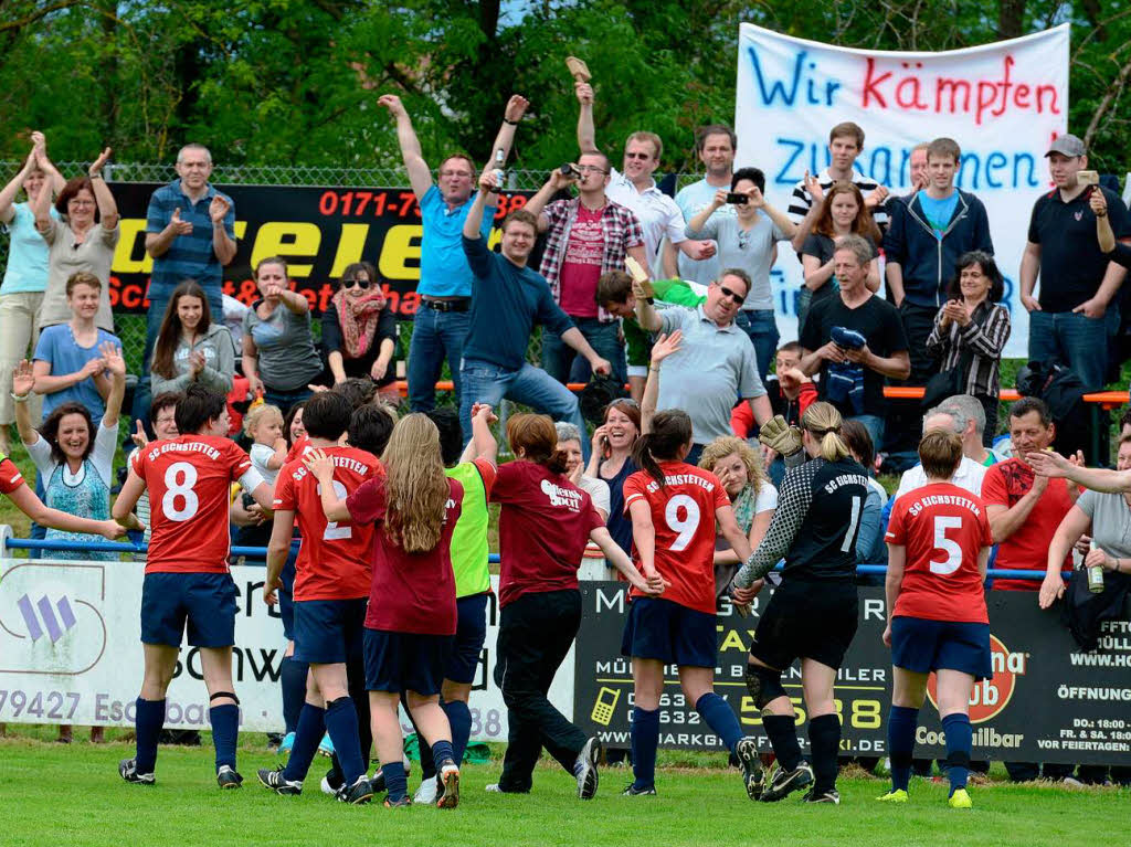 Jubel beim Sieger SC Eichstetten, Trauer beim FC Freiburg-St. Georgen nach dem Finale der Frauen.