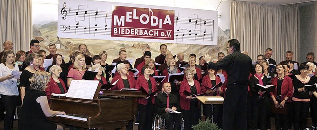 Beide Chre &#8211;  Melodia Biederbac...leitet von Dagmar Zickgraf am Klavier.  | Foto: Fotos: Karin Heiss