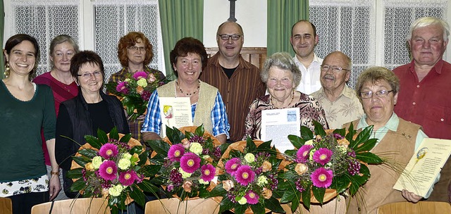 Langjhrige Sngerinnen und Snger wurden beim Kirchenchor Forchheim geehrt.  | Foto: Roland Vitt