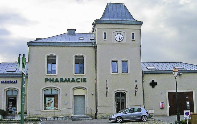 Frher der markante Bahnhof, heute eine Apotheke.   | Foto: BARTL