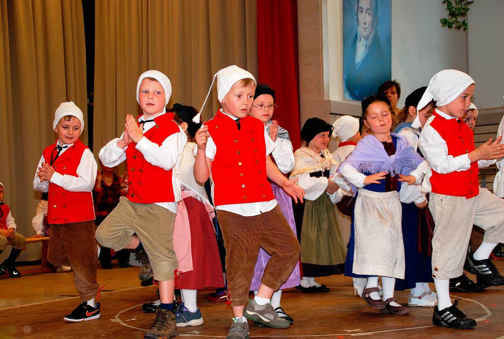 Herzerfrischende Darbietung der Kinder des Kindergartens Leuchtturm.