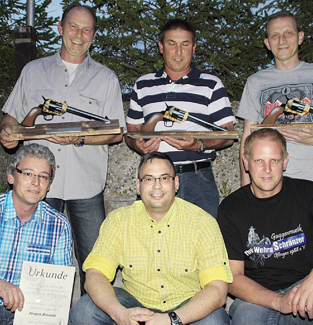 Geehrt wurden Gerhard Baumgartner, And...ser und Ralf Werner (vorne von links)   | Foto: Jrn Kerckhoff