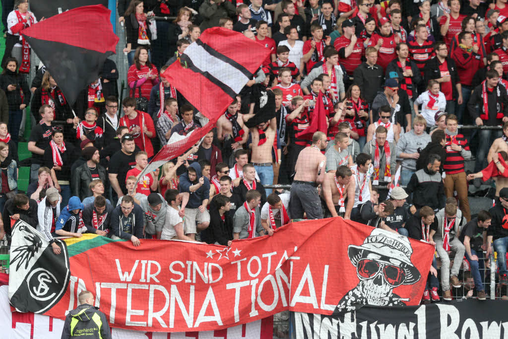 Nach einem nervenaufreibenden Spiel besiegt Freiburg Greuther Frth mit 2:1.