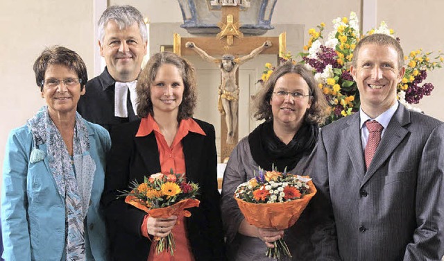 Kirchenrtin Elfriede Adler, Pfarrer B...en Ulrike und Emanuel Jauch feierlich.  | Foto: Thilo Bergmann