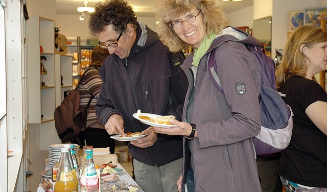 Ein Frhstck mit fair gehandelten Pro...ste des Weltdelis in Murg schmecken.  | Foto: Brigitte Chymo