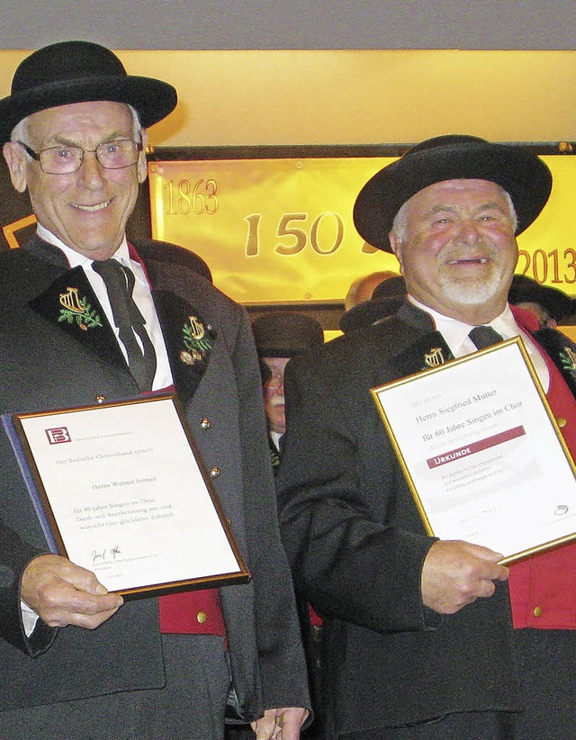 Werner Immel (links) wurde fr  40 Jah...er fr 60 Jahre Mitgliedschaft geehrt.  | Foto: Ulrike Spiegelhalter
