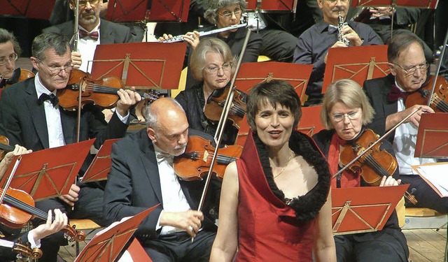 Mit dem bezaubernden Frhlingsstimmenw...t und die Sopranistin Petra Hoffmann.   | Foto: Roswitha Frey